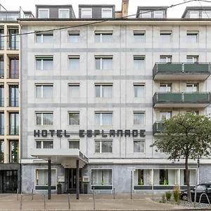 Trip Esplanade, Otel