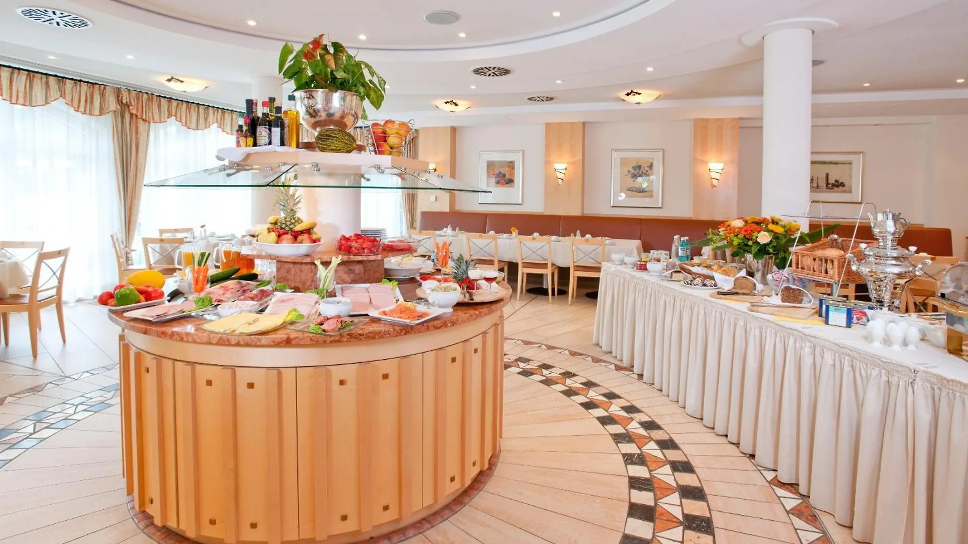 Hotel Barbarossa Дюссельдорф